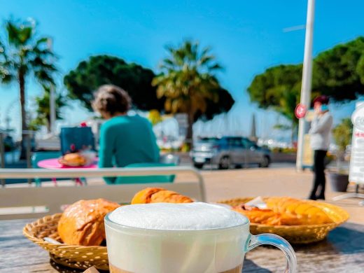 La terrasse du Mugs, face au Vieux Port